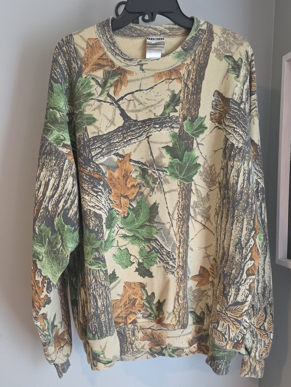 Realtree Crewneck Sweater in Green/Tan/Brown Woodland Camo 2X